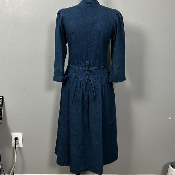 Vintage Soft Blue Denim Button Down Front V-neck drop basque waist belted - Picture 10 of 14